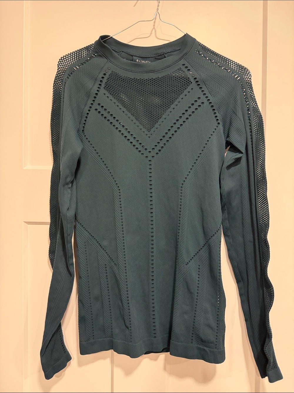 Athleta Textured Mesh Perforated Long Sleeve Workout Top Small